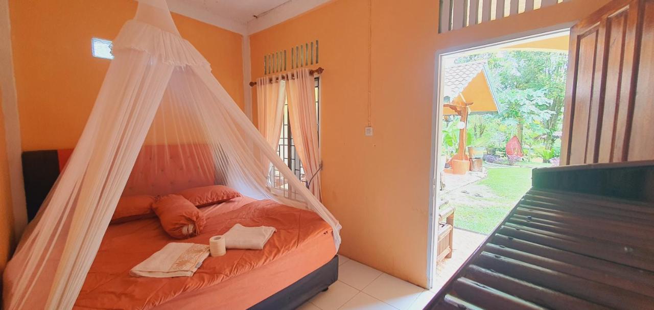 Hotel Sumatra Cheeky Monkeys Bukit Lawang Esterno foto